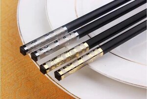 Палички для суші в стилі китайського золотого та срібного дракона.