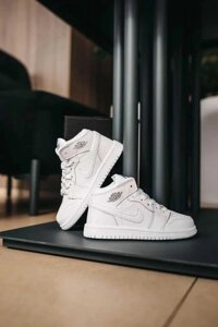Розпродаж! Кросівки Nike Air Jordan 1 (білі) + даруємо подарунки