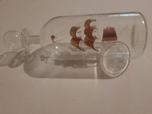 Корабель у скляній пляшці.