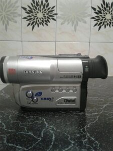 Відеокамеру Samsung