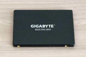 SSD накопичувач 120GB Gigabyte GP-GSTFS31120GNTD/120Гб/2.5/2100