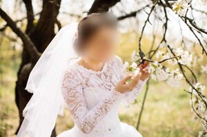 Весільна тарілка, весільна сукня