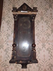 Настінний годинник, старовинний корпус.