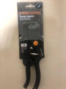 Секатор професійний fiskars P90