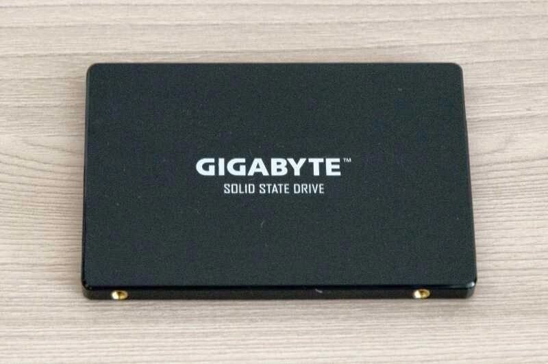 SSD накопичувач 120GB Gigabyte GP-GSTFS31120GNTD/120Гб/2.5/2100 від компанії K V I T K A - фото 1