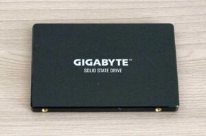 SSD накопичувач 120GB gigabyte GP-GSTFS31120GNTD/120гб/2.5/2100