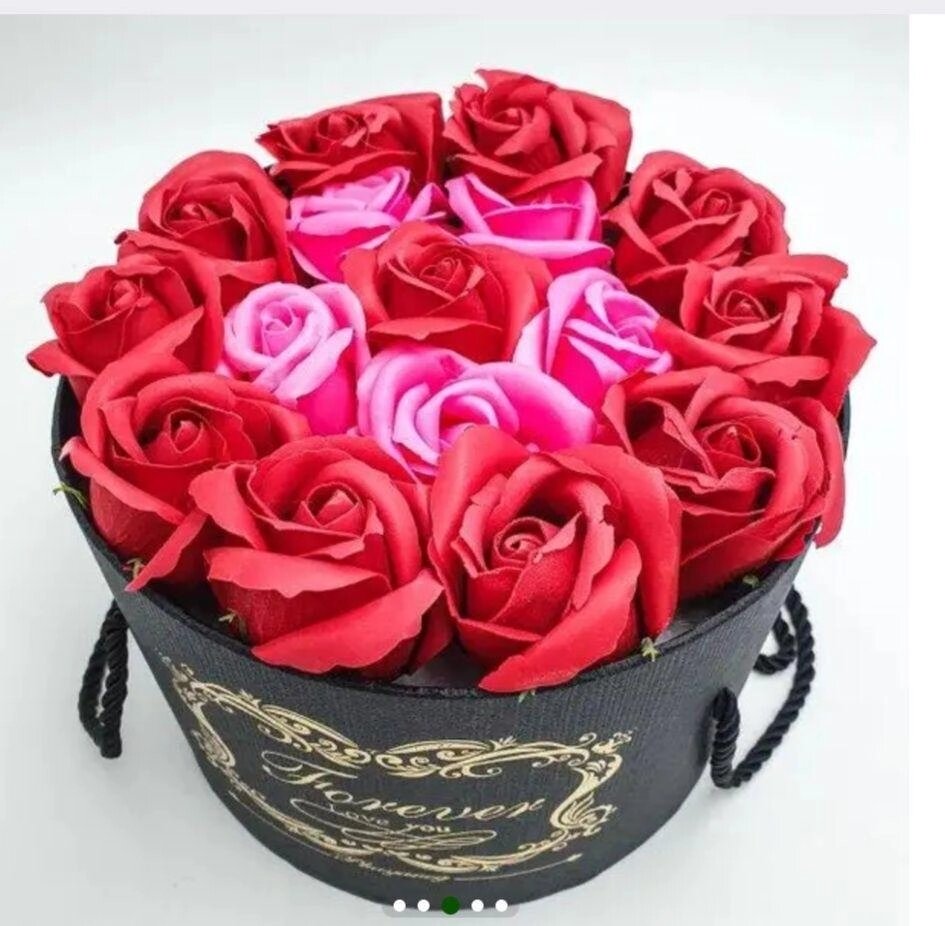 Троянди з мила Подарунковий набір у капелюшній коробці Подарунок дівчині від компанії K V I T K A - фото 1
