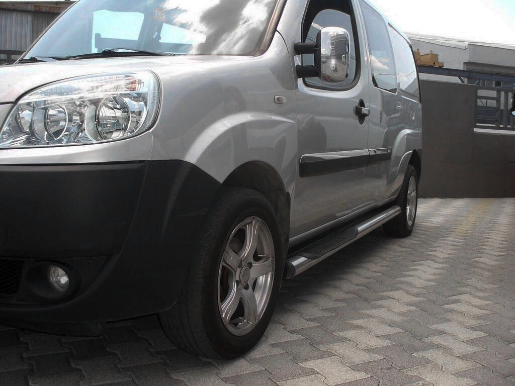 Бічні труби BB002 (2 шт., нерж.) 60 мм, стандартна база для Fiat Doblo II 2005 мм. від компанії AUTOAS - фото 1