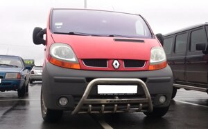 Захист переднього бампера - Кенгурятник Renault Trafic (01-14) з логотипом і грилем