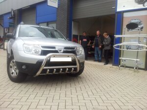 Кенгурятник для Dacia Duster 2010+ захист бампера дуги пороги