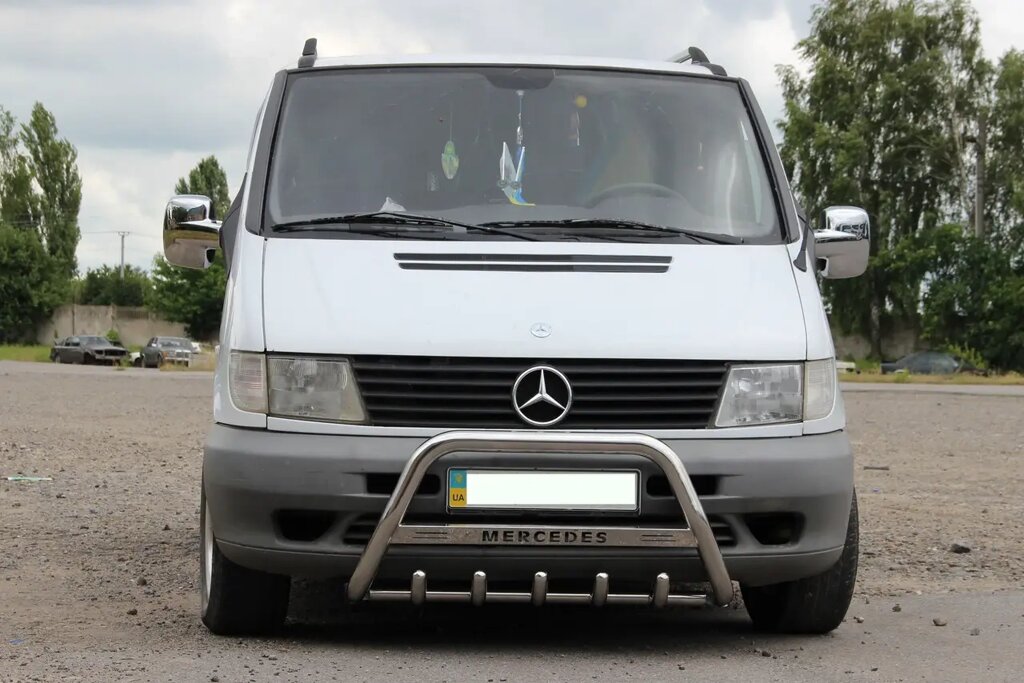 Захист переднього бампера - Кенгурятник Mercedes - Benz Vito (96-03) з логотипом і грилем від компанії AUTOAS - фото 1