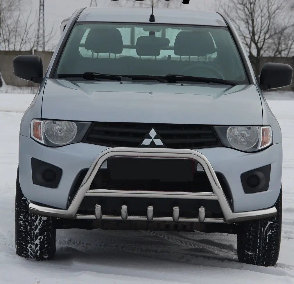 Захист переднього бампера - Кенгурятник Mitsubishi L 200 Triton (2006-2015) з трубою, з вусами та грилем від компанії AUTOAS - фото 1