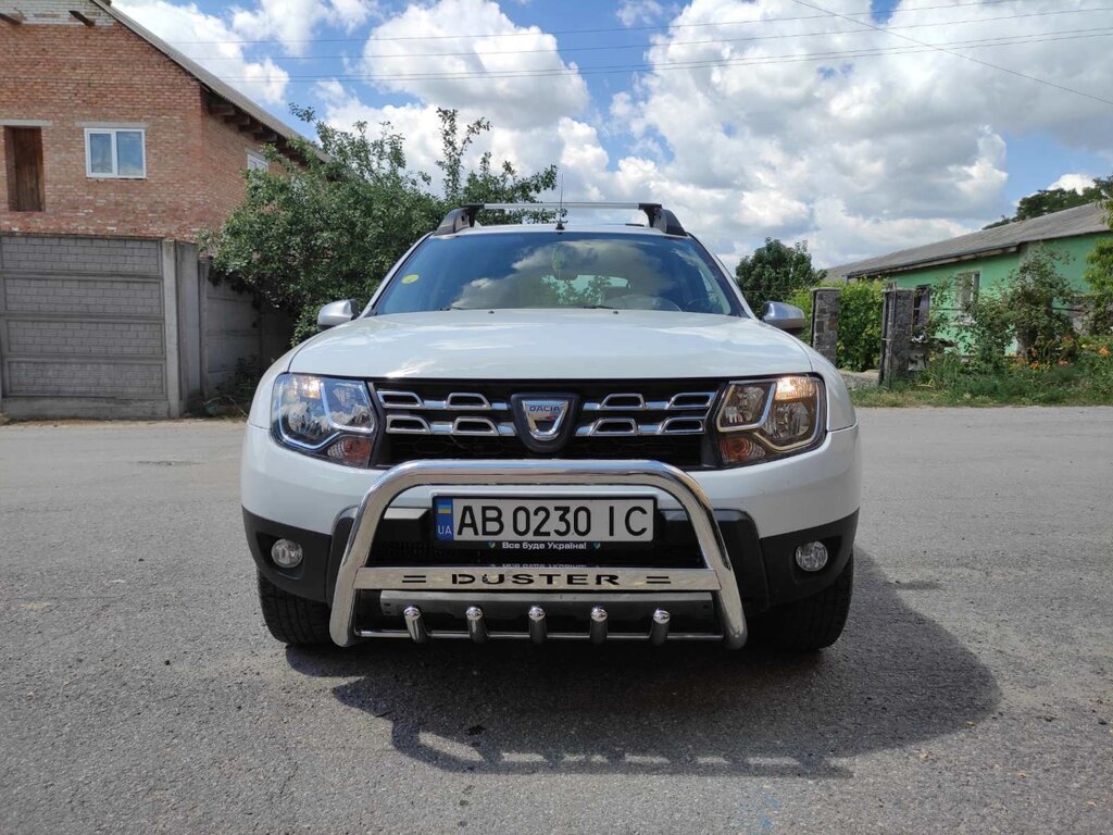 Захист переднього бампера - Кенгурятник Renault Duster (09+) з логотипом і грилем від компанії AUTOAS - фото 1