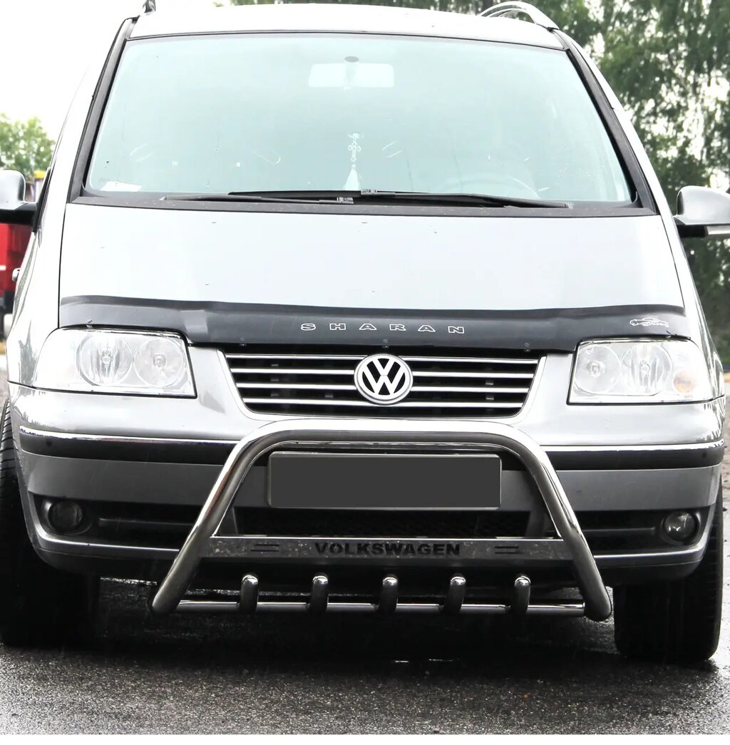 Захист переднього бампера - Кенгурятник Volkswagen Sharan (1995-2009)  з логотипом і грилем від компанії AUTOAS - фото 1
