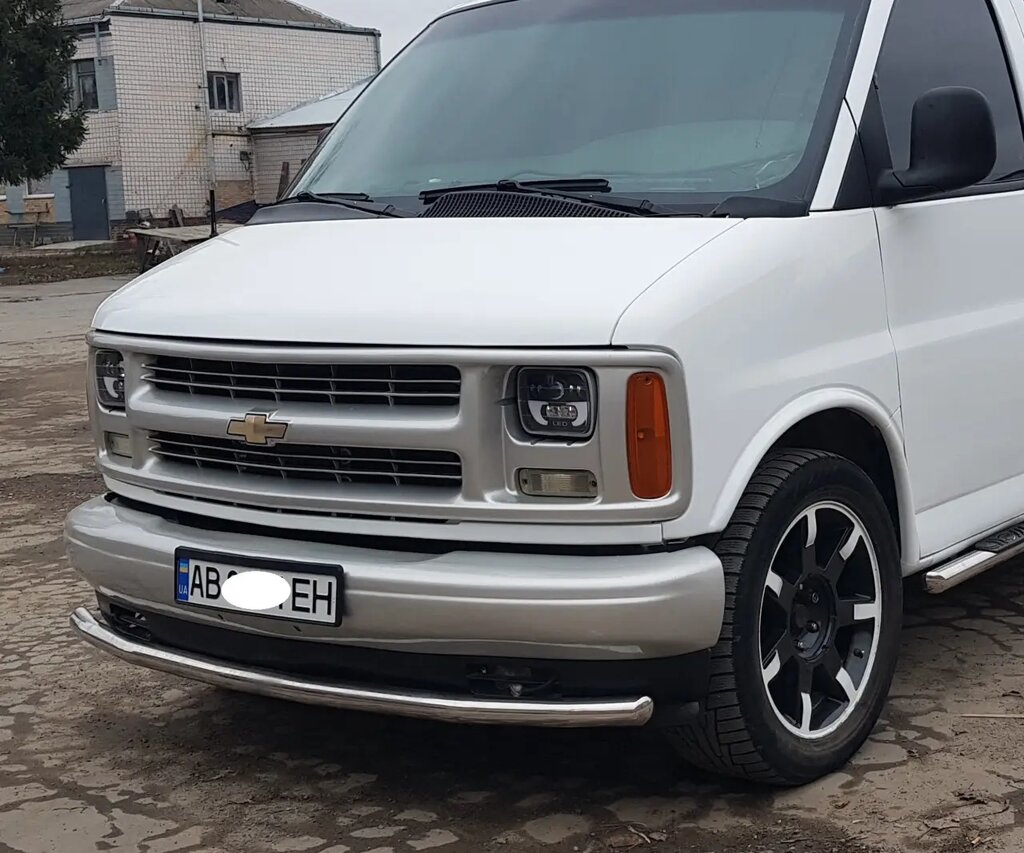 Захист переднього бампера (одинарна нержавіюча труба - одинарний ус) Chevrolet Express (96-02) від компанії AUTOAS - фото 1