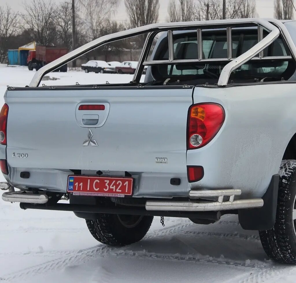 Захист заднього бампера (подвійна нержавіюча труба - подвійний вус) Mitsubishi L-200 Triton (2006-2015) від компанії AUTOAS - фото 1