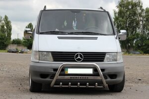 Захист переднього бампера - Кенгурятник Mercedes - Benz Vito (96-03) з логотипом і грилем