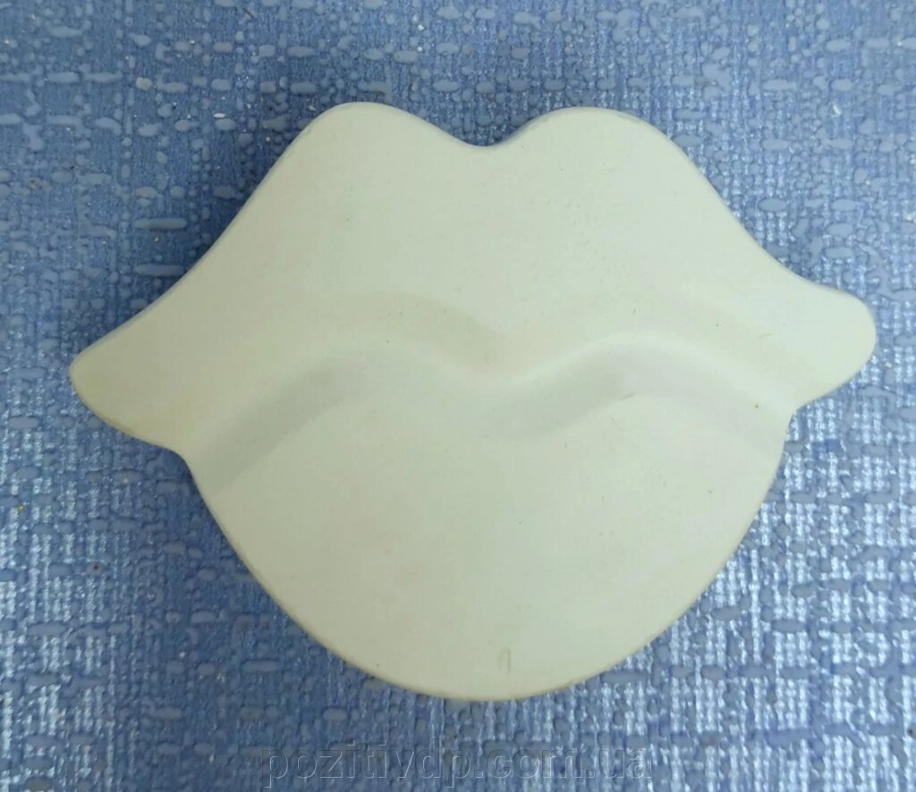 Гіпсова фігурка для розфарбовування Поцелуйчик від компанії позитив - фото 1