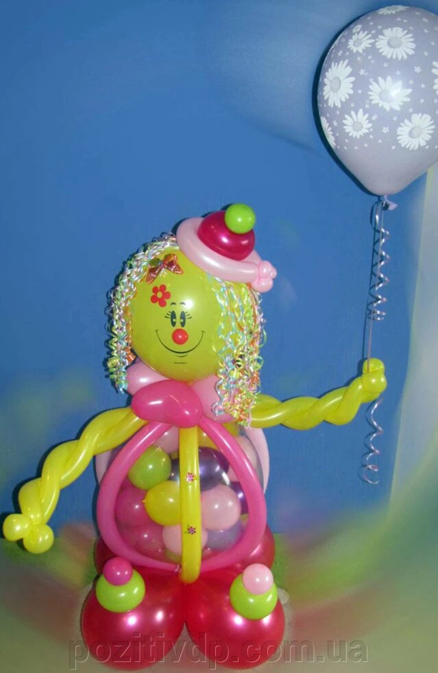 Композиція з повітряних кульок "Дівчинка з кулькою" 1 від компанії позитив - фото 1