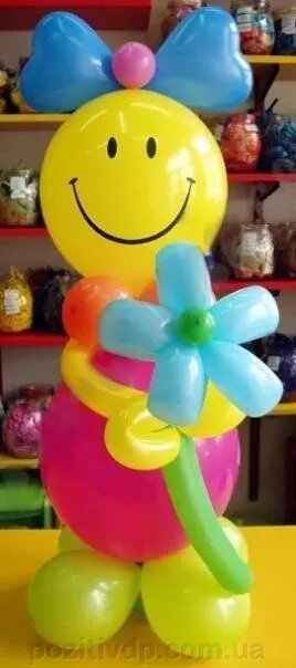 Композиція з повітряних кульок "Дівчинка з квіткою" від компанії позитив - фото 1