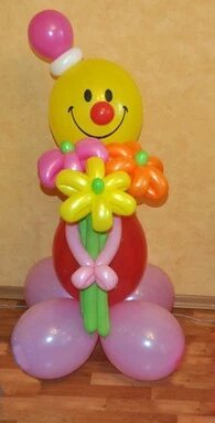 Композиція з повітряних кульок "Клоун з букетом" від компанії позитив - фото 1