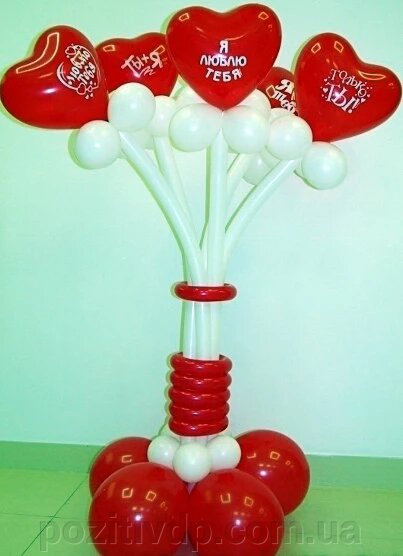 Композиція з повітряних кульок "Ваза з квітами з сердечок" від компанії позитив - фото 1