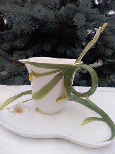 Екcклюзівная чайна чашка з блюдцем і ложечкою.