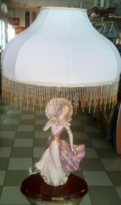 Ексклюзивний торшер Дівчина з парасолькою ", фарфор, позолота, VITTORIO SABADIN, Італія