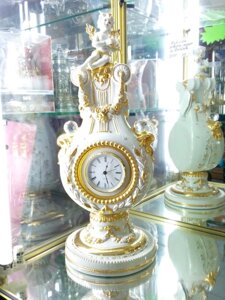 Італійські порцелянові годинник з елементами позолоти і кристалами Сваровські. Vittorio Sabadin.