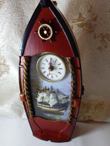 Настінний ключник, " Човен ", з годинником (кварц). Морська тематика. Для 4 ключа. Дерево, скло, тканина.