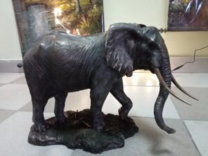 Оригінальна статуетка слона. Якісна деталізація. Мармурова крихта. Виробництво - Італія.