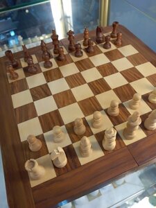 Похідні шахи з натурального дерева.