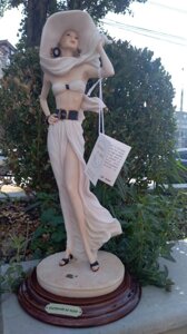 Статуетка Дівчина біля моря ", мармурова крихта. Ексклюзив. Виробництво-Португалія.