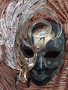 Венецианская маска. Карнавальная/ Декоративная. Чёрно-золотая. Производство- Италия.