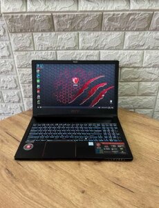 Ноутбук MSI GS63VR 7RG 15.6" FHD IPS 120hz i7 7700HQ 32gb SSD 512gb GTX 1060 б/в