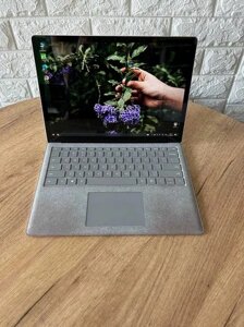 Ноутбук Сенсорний Surface Laptop 13.5" 2256x1504 IPS i7 7660U 16Gb SSD 512Gb Б/В