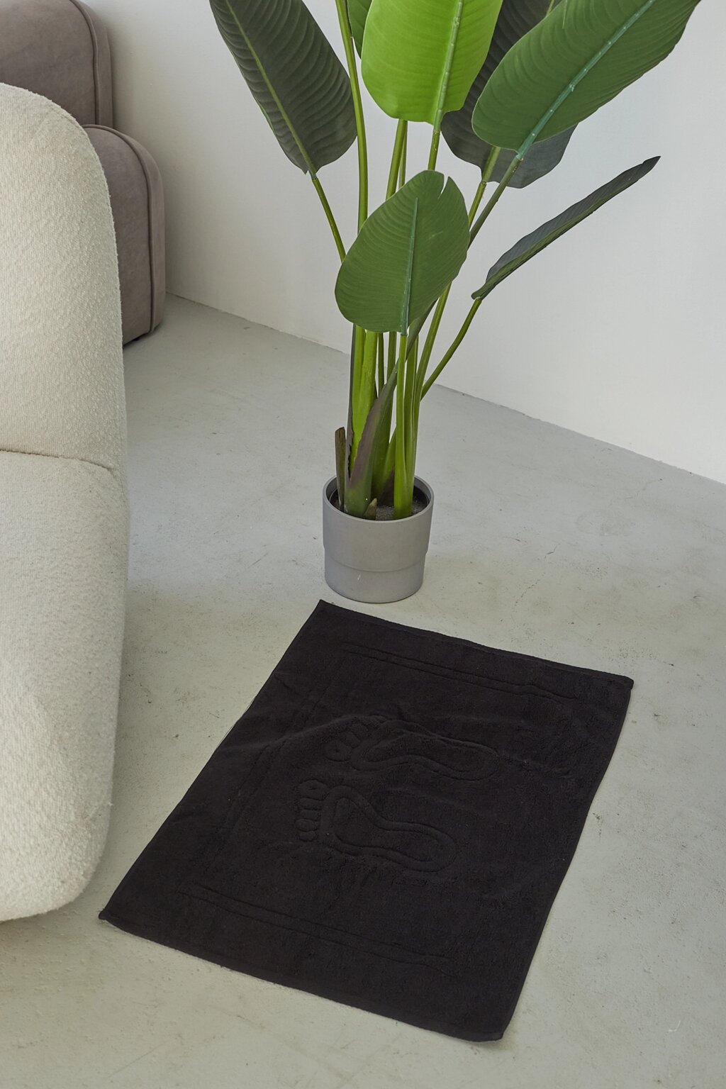 Махровий килимок для ніг чорний 50х70 см 700 г/м2 від компанії IDEAL TEXTILE: махрові рушники, халати, постільна білизна - фото 1