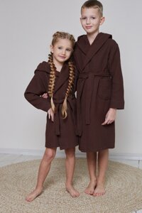 Дитячий вафельний халат з капюшоном коричневий 7 років