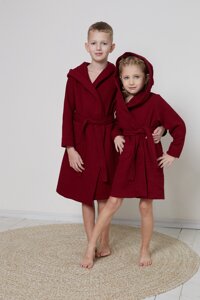 Дитячий вафельний халат з капюшоном бордовий 3 роки