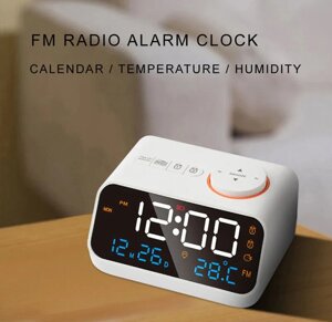Настільний годинник з радіо і будильником арт. 04515