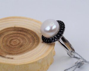 Кільце срібне "Грація" з білим перлами і чорними цирконіями 925 проби.