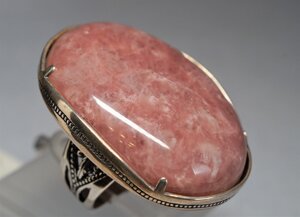 Кільце срібне з великим рожевим кварцом 925 проби арт. 00236