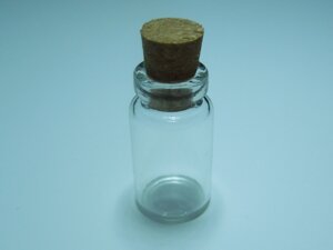 Мініатюрна баночка з пробкою прикраса 28*9 мм.