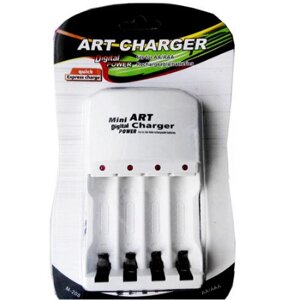 Зарядний пристрій ART CHARGER M-208 на 4 акумуляторні батареї ААА та АА Білий