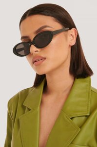 Жіночі окуляри брендові чорні в стилі 90-х. Тренд сезона.