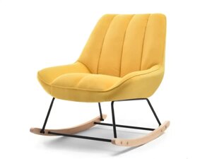 М'яке крісло-гойдалка дизайнера berta yellow на букових полицях