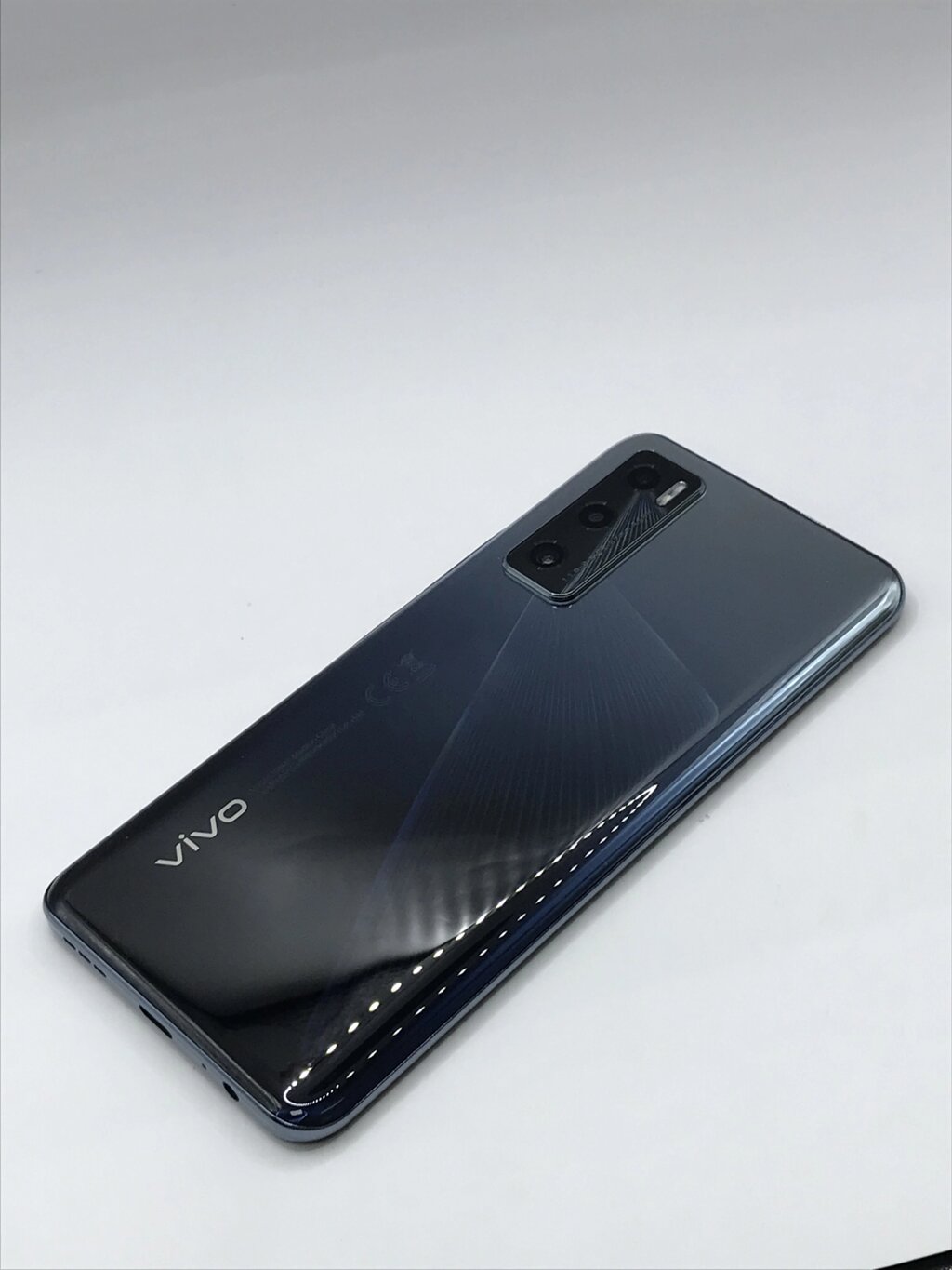 Смартфон Vivo Y70 8/128GB Gravity Black (7309325087) від компанії 4-K - фото 1