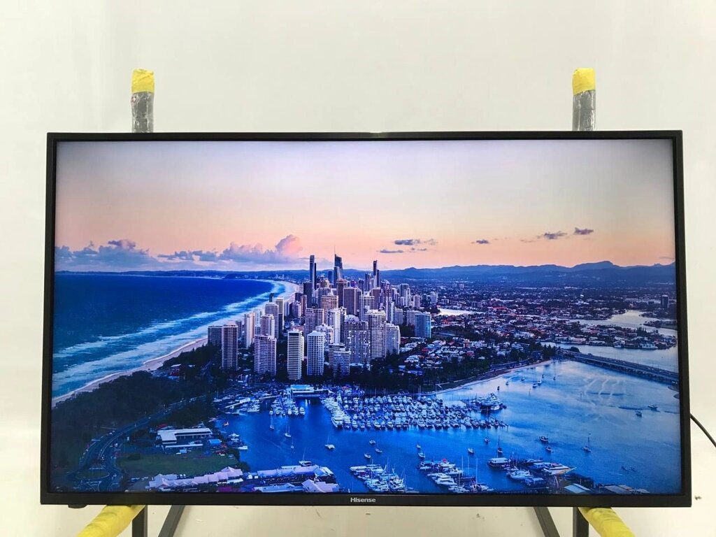 Телевізор 43 дюйми Hisense H43AE6030 (Smart TV VA Direct LED) від компанії 4-K - фото 1