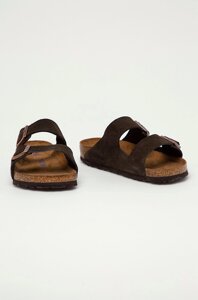 Замшеві шльопанці Birkenstock Arizona чоловічі колір коричневий