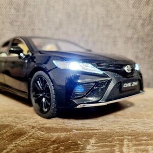 Інерційна металева машинка Toyota Camry 1:24